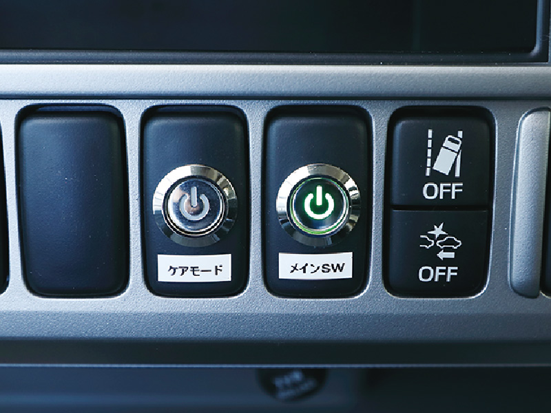 運転席からもキャンパ一部電源を管理できるダブルメインスイッチを採用。