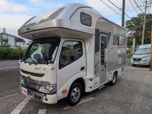 【新車・展示用車両】ヴォーンEXCLUSIVE R2B【4WD /EVOライト2Li/外装ｼｬﾝﾊﾟﾝG/内装ｼｭﾀｲﾝ】