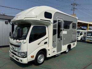 【新車・即納車】LEBEN(レーベン) RWB  2WD・シャンパンゴールド／シュタイン【家庭用Ａ/Ｃ・ＦＦヒーター・ソーラーパネル・ベンチレーター】装着済みＯＰ：電動ステップ、F+Rスタビライザー