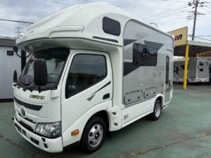 【新車・展示車】LEBEN(レーベン) DC 4WD・シャンパンゴールド／シュタイン【家庭用Ａ/Ｃ・ＦＦヒーター・ソーラーパネル・ベンチレーター】装着済みＯＰ：電動ステップ,寒冷地