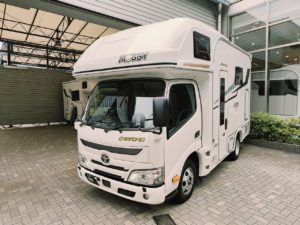 【新車・展示用・リア2段ベットタイプ】MOBBY（モビー）R2B ディーゼル4WD（ボディカラー：ホワイト/内装：シュタイン）　