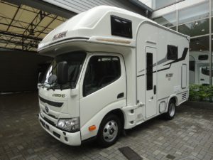 【新車・展示用・リア2段ベットタイプ】MOBBY（モビー）R2B ディーゼル4WD（ボディカラー：ホワイト/内装：シュタイン）　