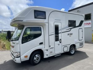 【新車・展示用・リア2段ベットタイプ】MOBBY（モビー）R2B ディーゼル4WD（ボディカラー：ホワイト/内装：シュタイン）